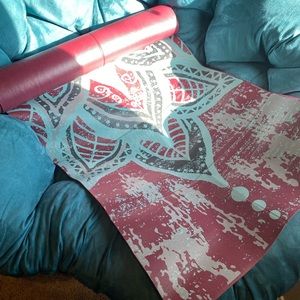 Gaiam yoga mat EUC roll or fold